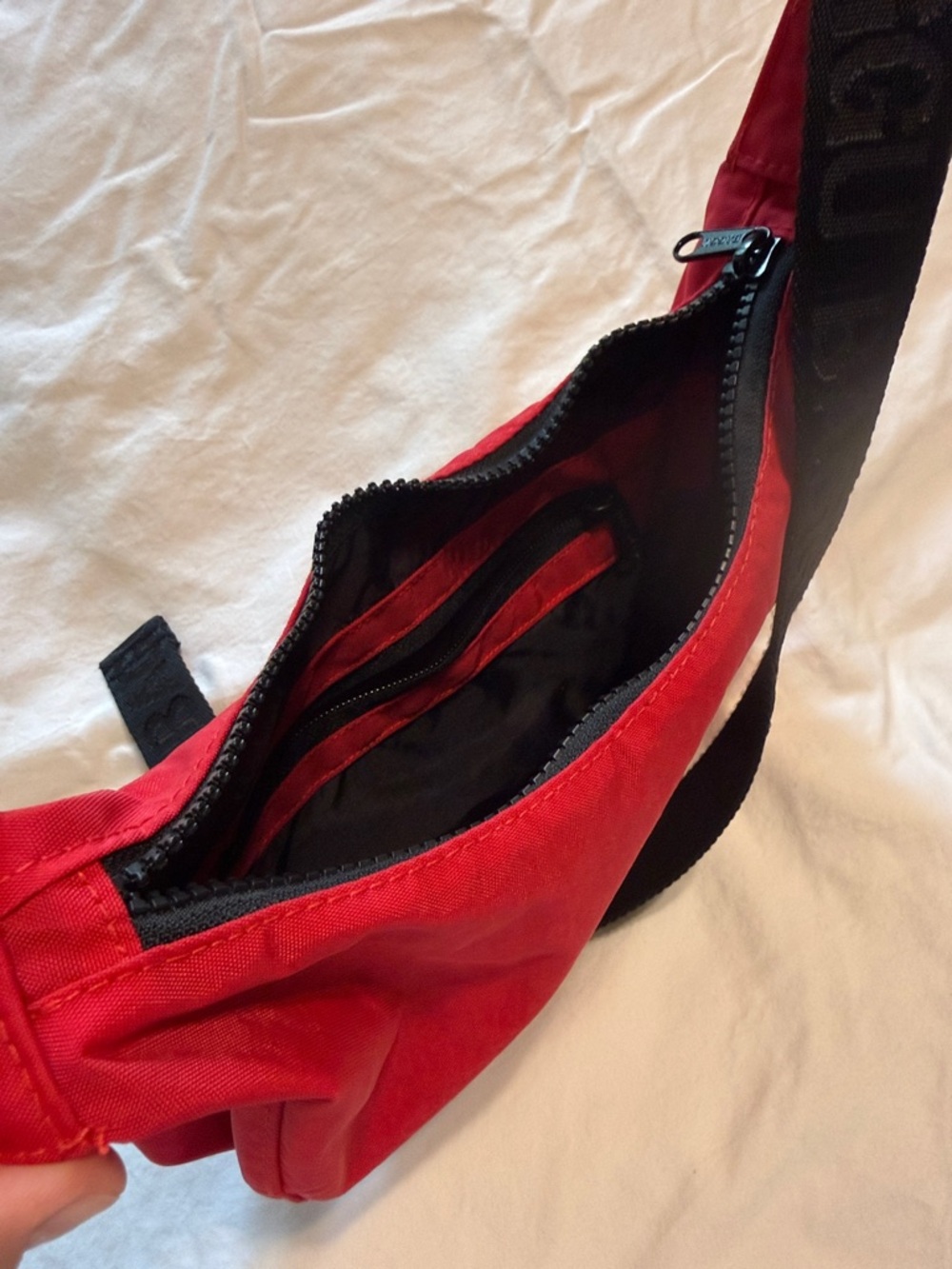 Baggu Small Crescent Shoulder Bag in Candy Apple GUC - Picture 5 of 9